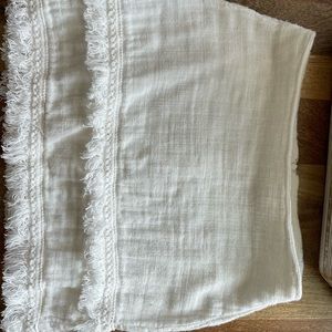 WHITE RUFFLE SKIRT Size Small